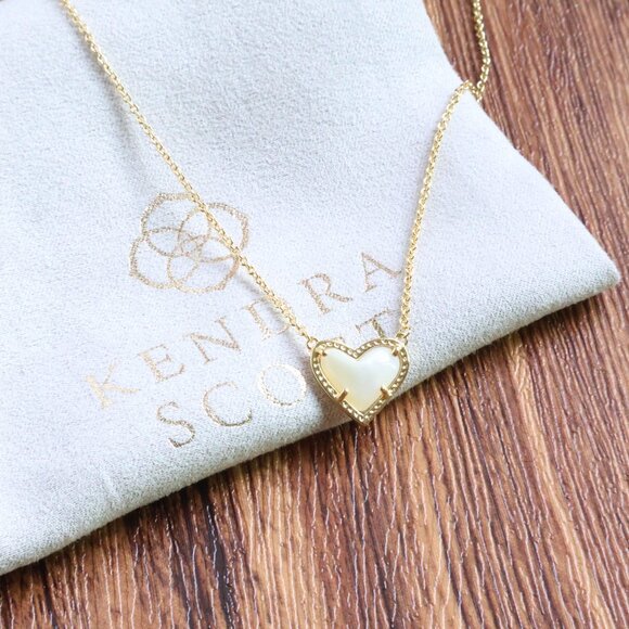 Kendra Scott Gold Necklace Ivory Mother-of-Pearl Ari Heart - Picture 2 of 2